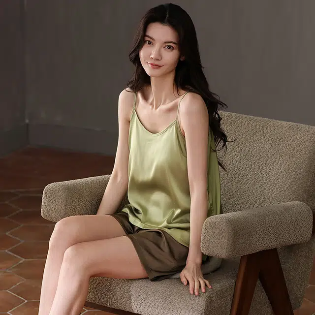 俏佳人 带胸垫高级感凉感休闲舒适透气吊带短裤家居服睡衣套装 女款