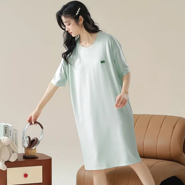 俏佳人 带胸垫垂感柔软亲肤透气纯色休闲慵懒短袖家居服睡裙 女款