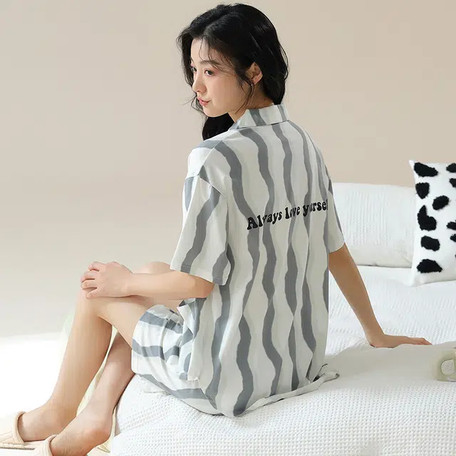 俏佳人 纯色基础柔软亲肤条纹休闲开衫慵懒宽松短袖短裤家居服睡衣套装 女款