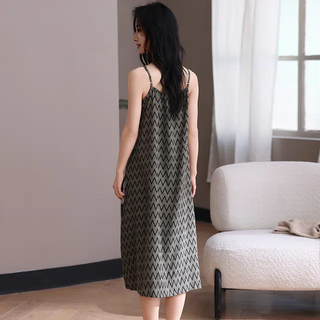 俏佳人 柔软亲肤带胸垫透气舒适休闲慵懒吊带家居服无袖睡裙 女款