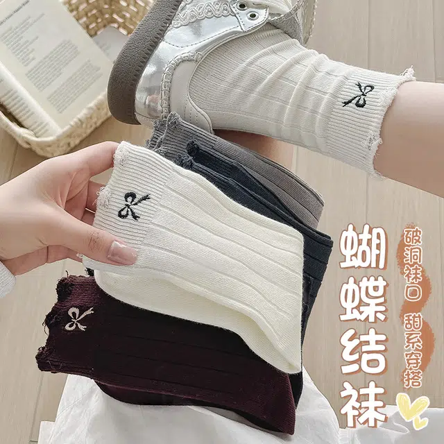 俏佳人 秋冬纯色条纹蝴蝶结亲肤柔软吸汗透气高弹舒适保暖中筒袜 女款