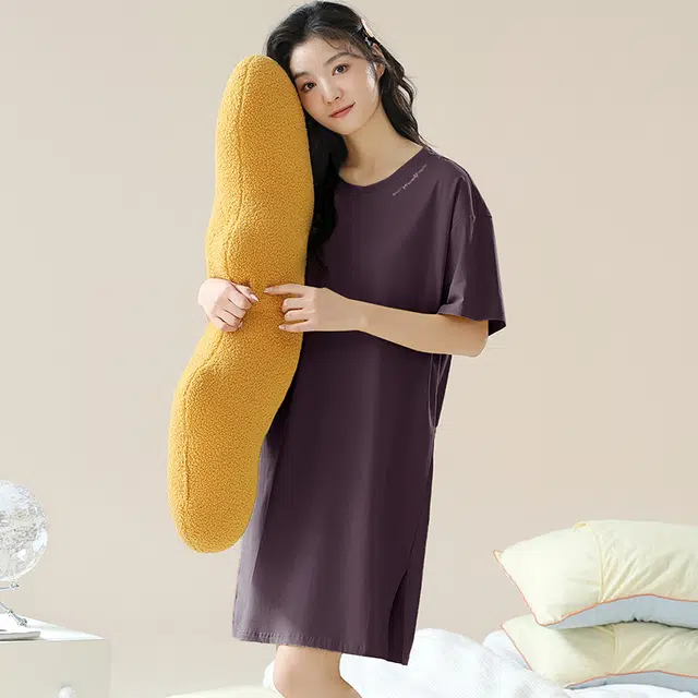 俏佳人 带胸垫垂感柔软亲肤透气纯色休闲短袖慵懒圆领家居服睡裙 女款