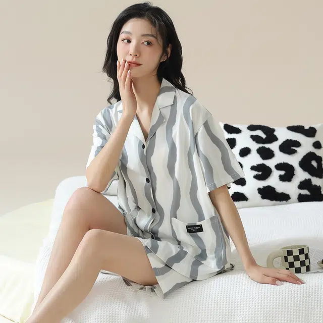 俏佳人 纯色基础柔软亲肤条纹休闲开衫慵懒宽松短袖短裤家居服睡衣套装 女款