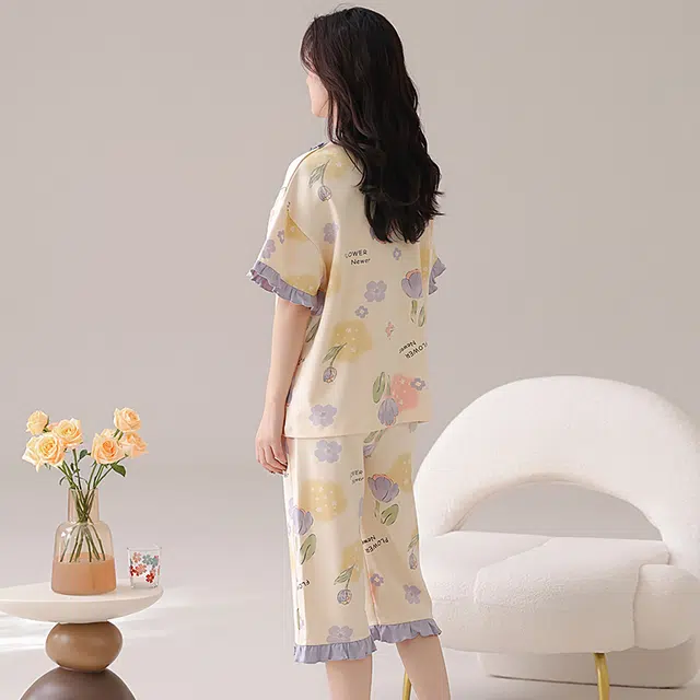 俏佳人 带胸垫圆领短袖上衣可外穿七分裤睡衣套装 女款 紫色郁金香