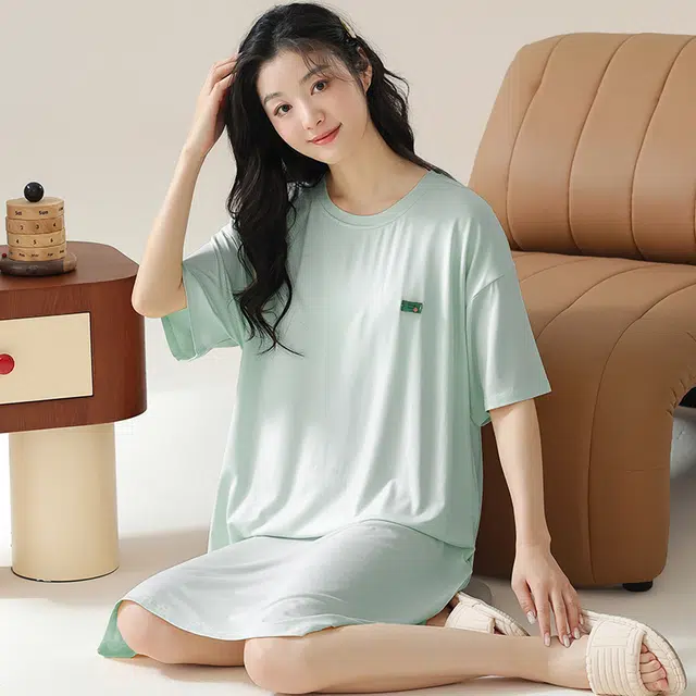 俏佳人 带胸垫垂感柔软亲肤透气纯色休闲慵懒短袖家居服睡裙 女款