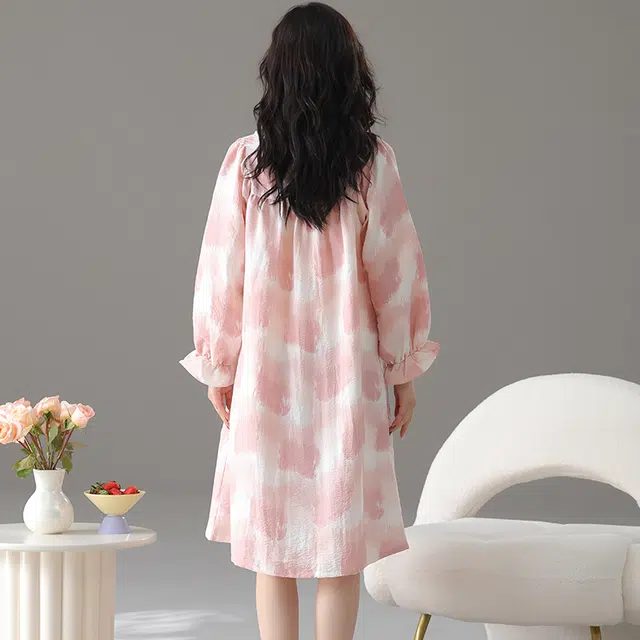 俏佳人 带胸垫甜美公主风方领蕾丝拼接舒适亲肤柔软宽松休闲可外穿中长裤长袖家居服睡裙 女款