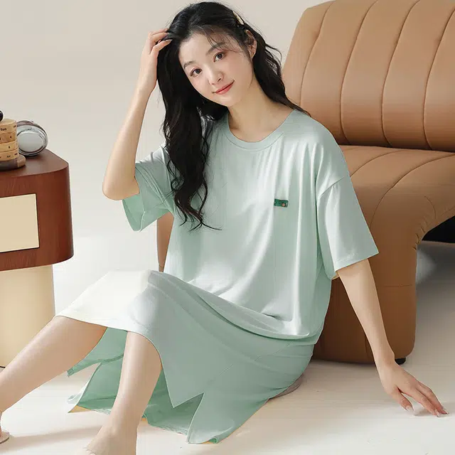 俏佳人 带胸垫垂感柔软亲肤透气纯色休闲慵懒短袖家居服睡裙 女款