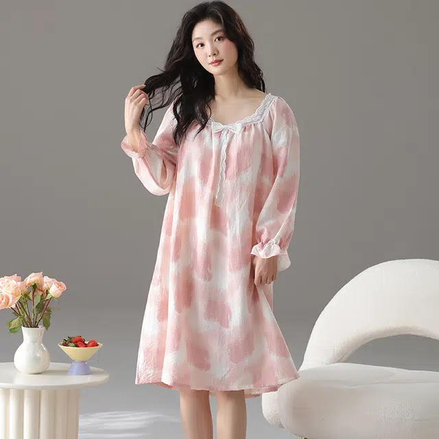 俏佳人 带胸垫甜美公主风方领蕾丝拼接舒适亲肤柔软宽松休闲可外穿中长裤长袖家居服睡裙 女款