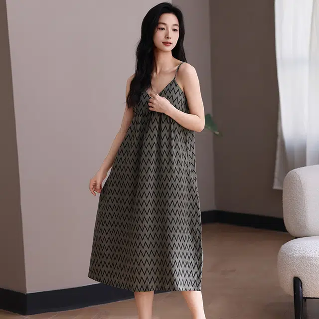 俏佳人 柔软亲肤带胸垫透气舒适休闲慵懒吊带家居服无袖睡裙 女款