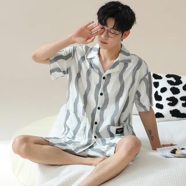 俏佳人 纯色基础柔软亲肤条纹休闲开衫慵懒宽松短袖短裤家居服睡衣套装 男款