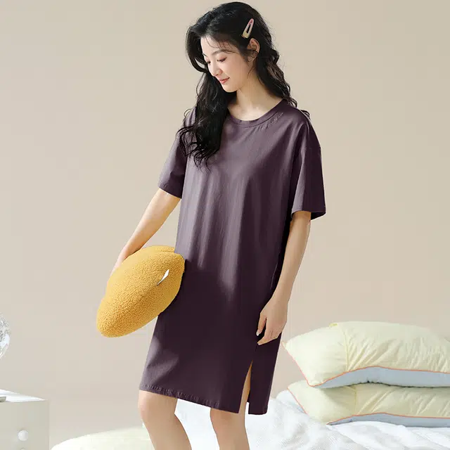 俏佳人 带胸垫垂感柔软亲肤透气纯色休闲短袖慵懒圆领家居服睡裙 女款
