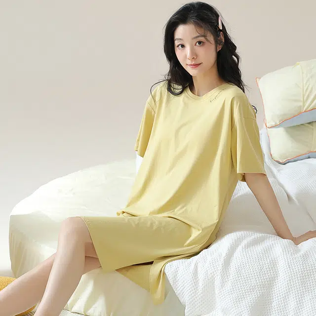 俏佳人 带胸垫垂感柔软亲肤简约透气纯色休闲短袖慵懒家居服睡裙 女款