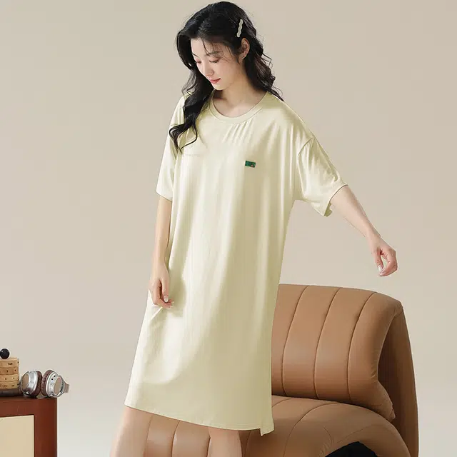 俏佳人 带胸垫垂感柔软亲肤透气休闲短袖慵懒纯色家居服睡裙 女款