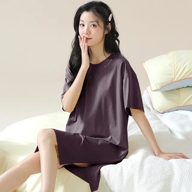 俏佳人 带胸垫垂感柔软亲肤透气纯色休闲短袖慵懒圆领家居服睡裙 女款