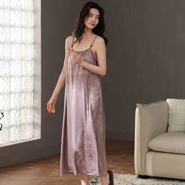 俏佳人 带胸垫高级感凉感休闲纯色舒适透气吊带无袖家居服睡裙 女款