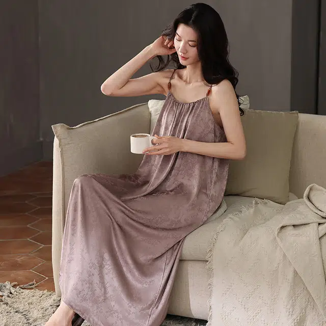 俏佳人 带胸垫高级感凉感休闲纯色舒适透气吊带无袖家居服睡裙 女款