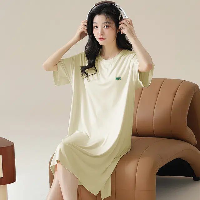 俏佳人 带胸垫垂感柔软亲肤透气休闲短袖慵懒纯色家居服睡裙 女款