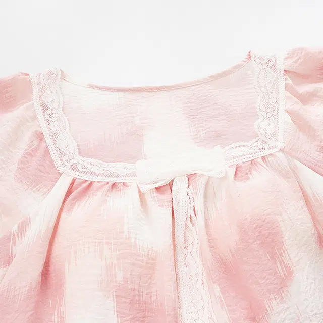 俏佳人 带胸垫甜美公主风方领蕾丝拼接舒适亲肤柔软宽松休闲可外穿中长裤长袖家居服睡裙 女款