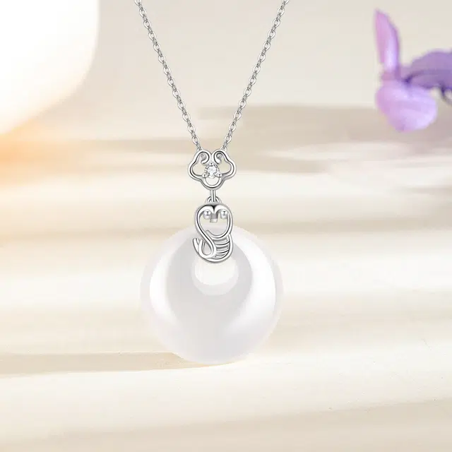 翡翠王朝 蛇宝宝平安扣 新中式锁骨链 小众轻奢设计 国潮古风本命年生肖蛇 女友纪念日 玉髓 玉石项链 女款