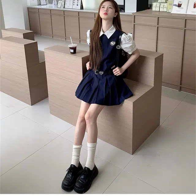 哒头下雨不愁 学院风设计感背带百褶连衣短裙装套装 女款