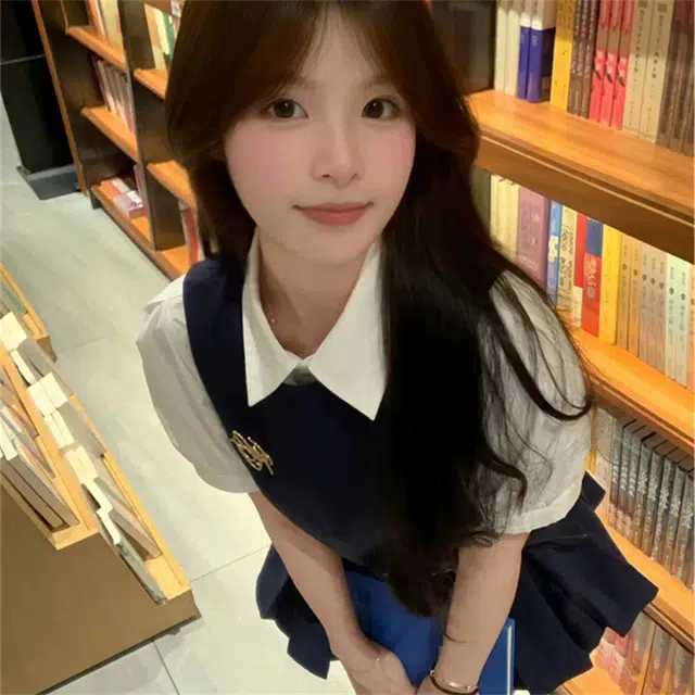哒头下雨不愁 学院风设计感背带百褶连衣短裙装套装 女款