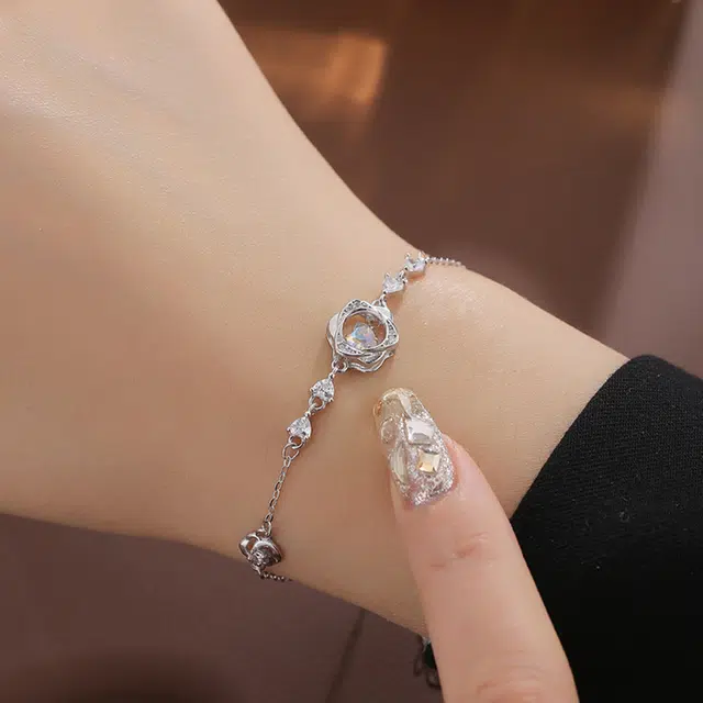 【S999足银纯银 在逃公主】 七七银饰 跳动的心 莫比乌斯环 小众轻奢简约百搭浪漫 灵动爱心花环手饰 学生 琉璃 手链 女款