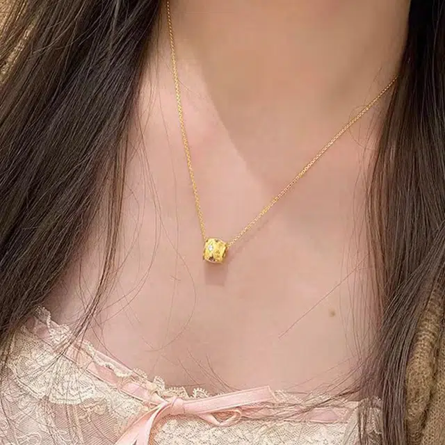 925