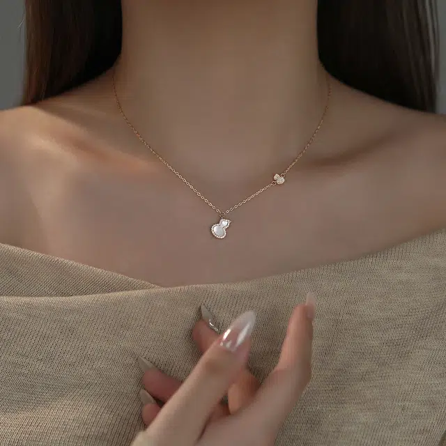 925