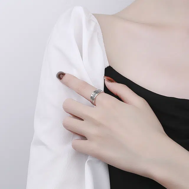 925