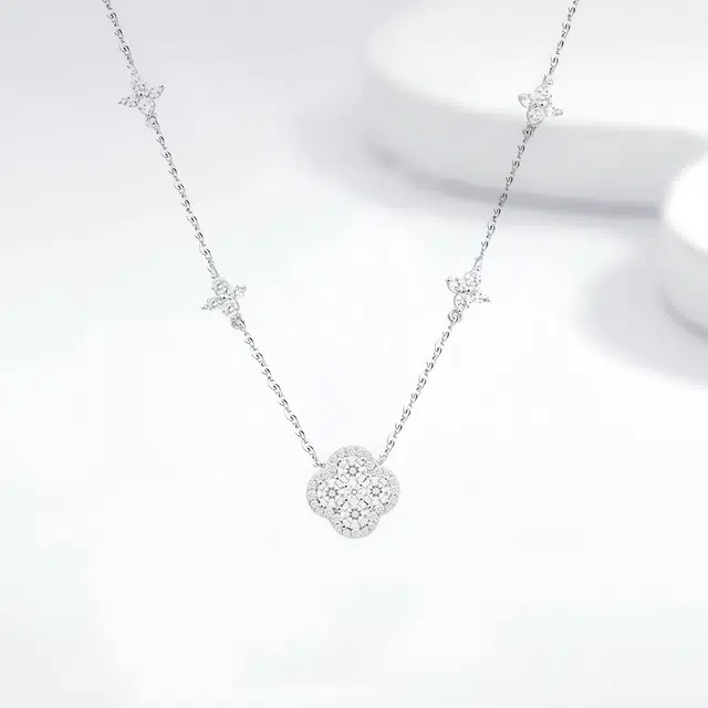 925