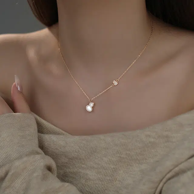 925