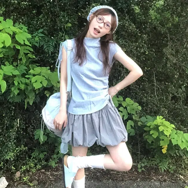 依钗 韩系半高领显瘦修身气质优雅时尚设计感小众蓝色条纹抽绳绑带衬衫无袖上衣高腰休闲宽松花苞短裙裙装套装 女款