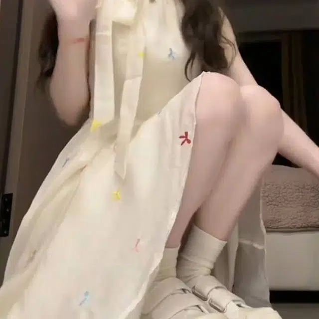 依钗 法式浪漫气质挂脖系带蝴蝶结蕾丝温柔收腰纯色圆领拉链露肩海边沙滩度假风长裙无袖连衣裙 女款
