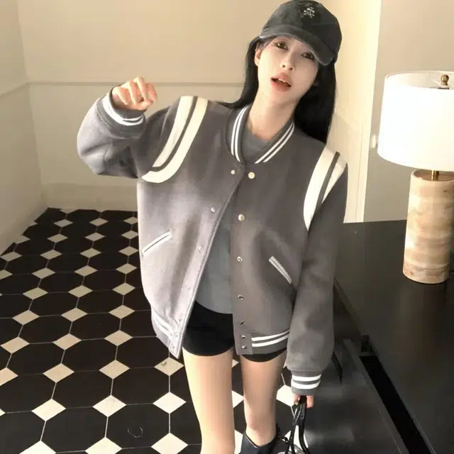 花蔓色 美式设计感拼接撞色韩版简约舒适通勤宽松纯色短款高级感休闲百搭复古减龄学院风棒球服 女款 灰色
