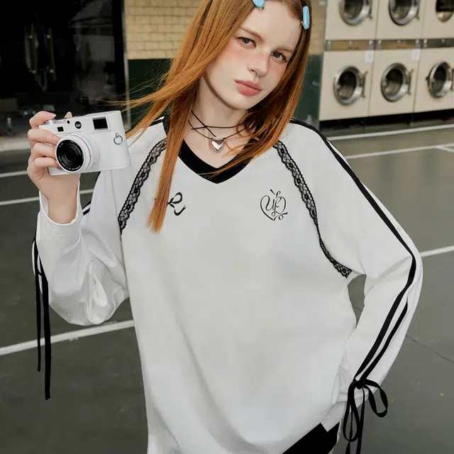 UNIFREE V-Neck Long Sleeve T-Shirt