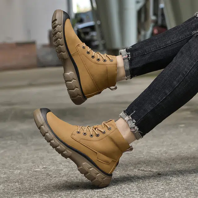 牛皮 轻便舒适时尚加绒保暖增高户外休闲与都市通勤必备 中筒 经典马丁靴 厚底 男款