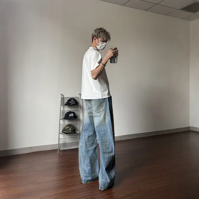 虫小绿 美式复古做旧弯刀阔腿潮牌 水洗脏染磨破磨洞 高级感闪电裂纹 透气亲肤 舒适百搭牛仔裤 男女同款