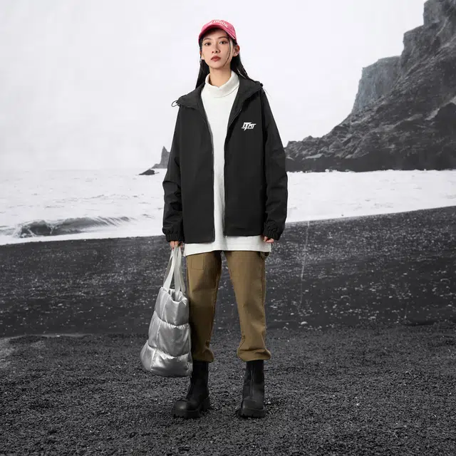 LIGHTNING MONSTER Logo