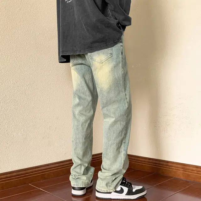G21