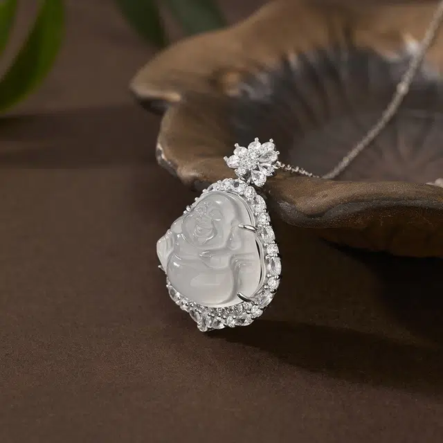 逸之璟 大肚佛笑佛弥勒佛公 新中式国风本命年锁骨链 冰透温润 表白告白 好事花生 #好运 玉髓 项链 女款