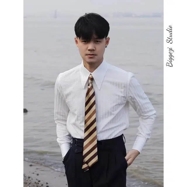 大格子与黑猫 意式儒雅长尖领扣领抗皱修身文艺欧美雅痞有型泡泡纱长袖条纹衬衫 男款