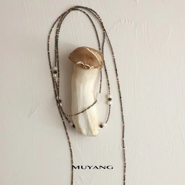 慕阳 碧彩长款多层叠戴链 小众轻奢简约高级感设计 复古风清冷氛围感 优雅气质经典百搭 日常通勤风 琉璃 玉石项链 女款