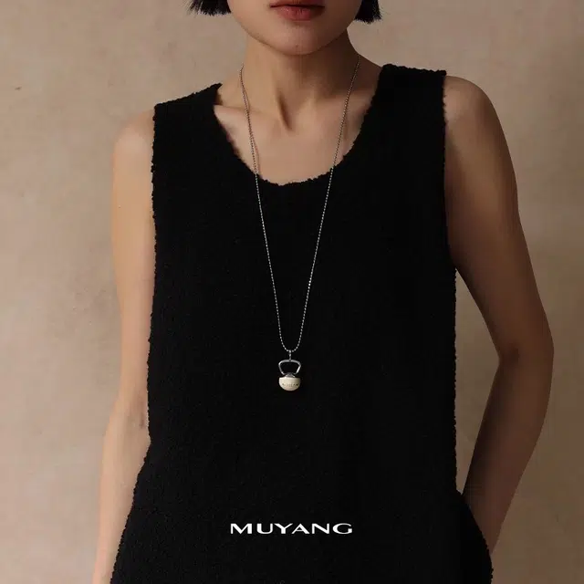 慕阳 小壶铃长款吊坠 小众简约精致轻奢高级感设计 经典百搭个性时尚气质 日常通勤清冷氛围感 精美礼盒 可调节毛衣链 钛钢 项链 女款