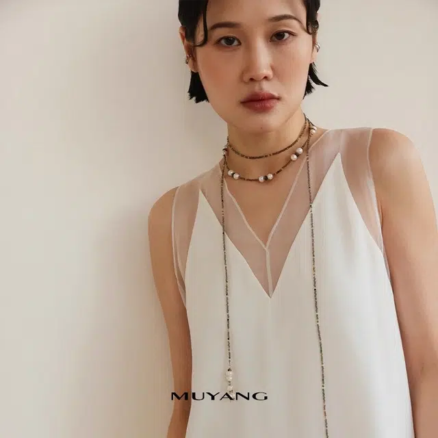 慕阳 碧彩长款多层叠戴链 小众轻奢简约高级感设计 复古风清冷氛围感 优雅气质经典百搭 日常通勤风 琉璃 玉石项链 女款