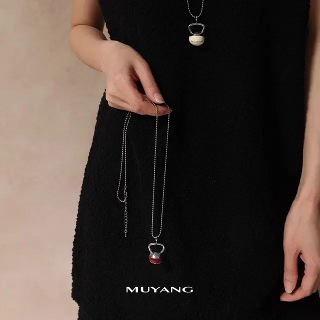 慕阳 小壶铃长款吊坠 小众简约精致轻奢高级感设计 经典百搭个性时尚气质 日常通勤清冷氛围感 精美礼盒 可调节毛衣链 钛钢 项链 女款