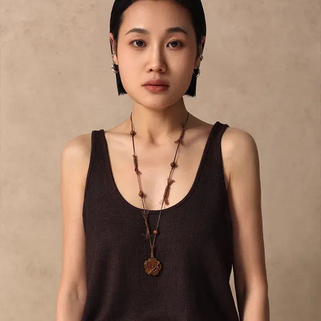 慕阳 棉麻玫瑰长款吊坠 小众轻奢简约高级感设计 诸事顺遂时尚个性优雅大气 经典百搭通勤精致气质 可调节毛衣链 虎眼石 玉石项链 女款