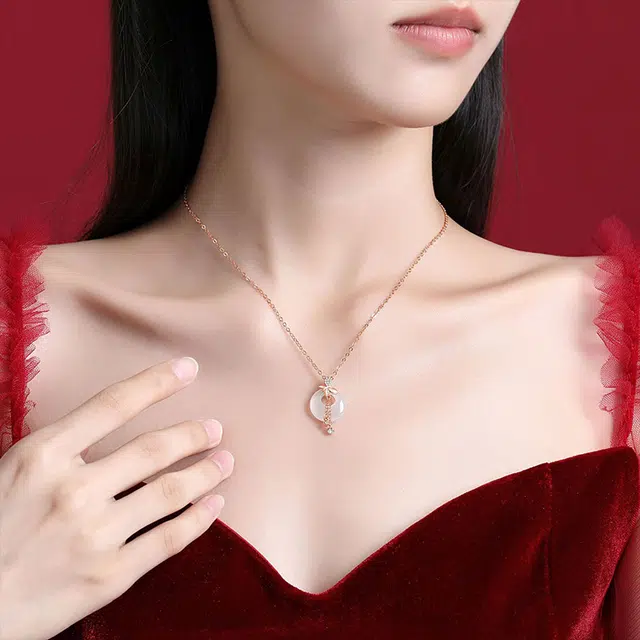 【浪漫告白】 金嘉福 蝴蝶平安扣 精致轻奢小众水滴设计锁骨链百搭闪耀吊坠甜蜜表白#好运 玉髓 项链 女款