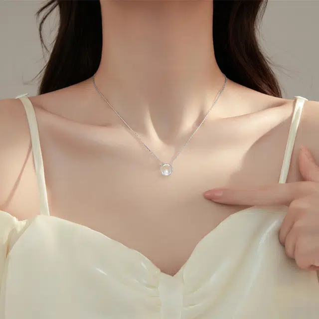金嘉福 莫比乌斯环 温柔优雅精致轻奢高级感美人珠 森系小清新几何圆形设计通勤款锁骨链设计感日常通勤好运饰品 淡水珍珠 项链 女款