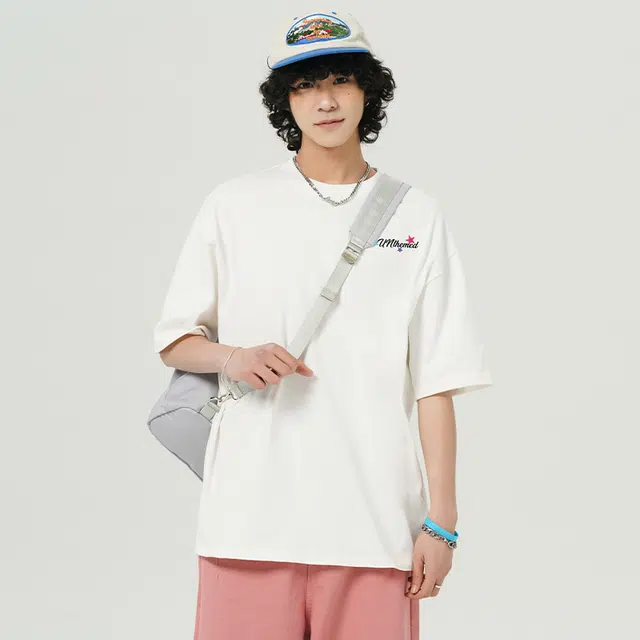 UNthemed T