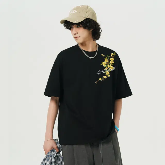 UNthemed T
